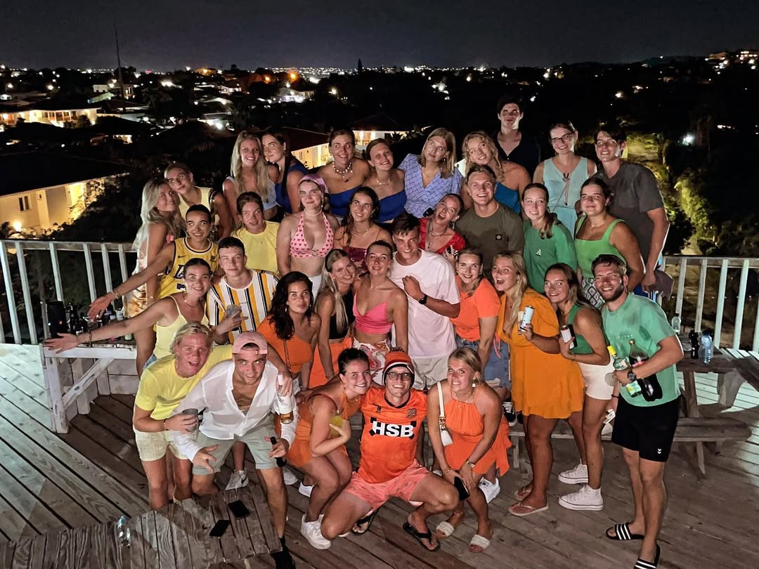 Gezelligheid met bewoners van de studio's en feest